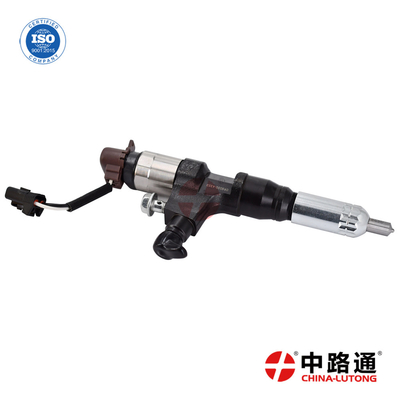 Inyector de combustible diesel común del carril 095000-7050 0950007050 D25-001-900 D25001900 para KOMATSU