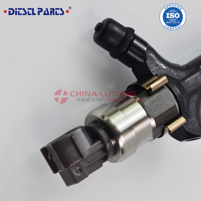 Inyector de combustible diesel de alta calidad 23670-27030 para el motor Toyota RAV4 1c-Ftv Inyector de combustible diesel 095000-0570 para Toyota 1CD-Ftv Diesel Inyector de combustible de tren común 095000-0570