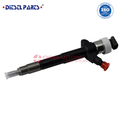 Fuel injector 23670-30300 made of high-speed steel, for diesel engine 2KD-FTV for Toyota Hiace 2.5  2005/07